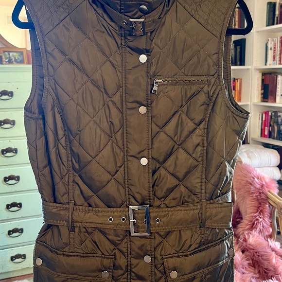 Banana Republic Women's Puffer Vest - Picture 2 of 10